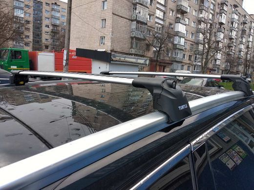 Багажник Kia Sorento 2015- Turtle AIR2 на низкие рейлинги, Хром